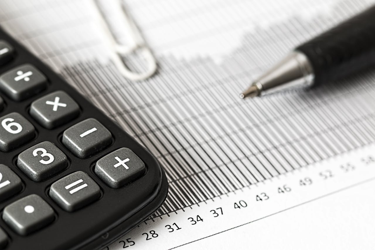 Tarif fiduciaire Genève — Calculatrice et graphiques financiers Swiss Tax Horizon