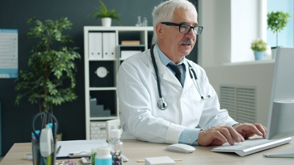 Médecin à Genève : raison individuelle ou Sàrl pour votre cabinet ?